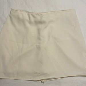 White skirt / skort (mini)
